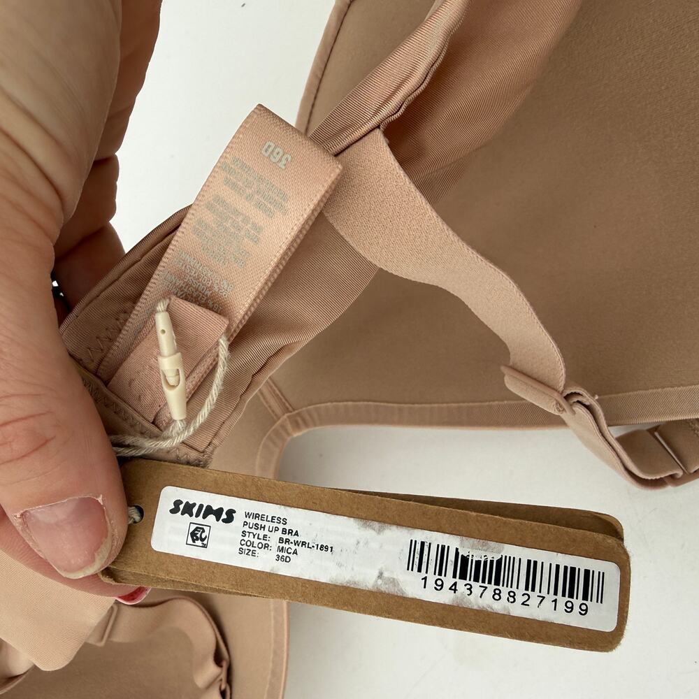 Skims Wireless Form Push-Up Bra Mica New with tags Size 36D - Picture 5 of 5